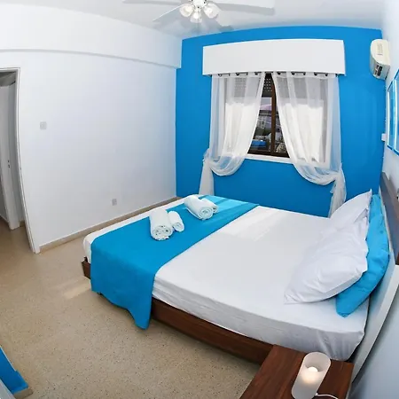 Coral Gardens Beach House Apartament *