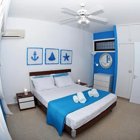 Coral Gardens Beach House *