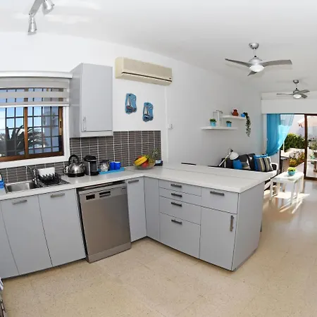 Coral Gardens Beach House Апартаменты *