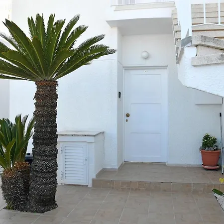 Coral Gardens Beach House *