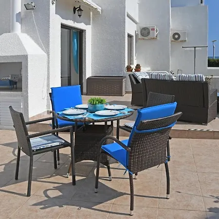 Coral Gardens Beach House *