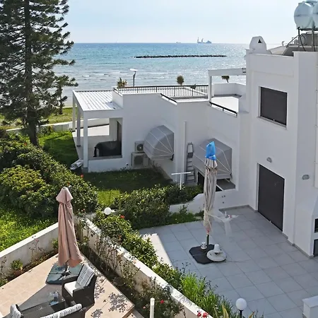 Coral Gardens Beach House * Вороклини